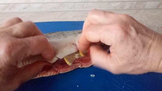 Красная рыба ГОЛЕЦ, запеченная с овощами. Red fish GOLETS baked with vegetables смотреть онлайн