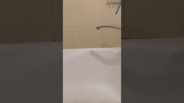 Пластиковый плинтус между ванной и стеной! Мое решение. смотреть онлайн