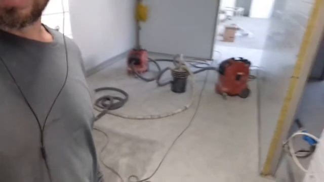 Шлифовка бетона. Подготовка основания под Полиплан 1001 (на полу топпинг) смотреть онлайн