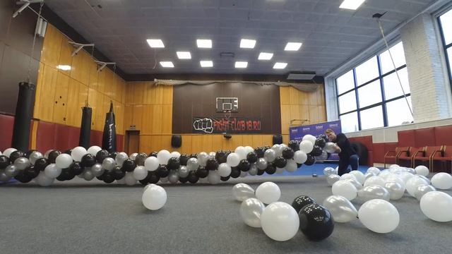 Как делать трёхцветную гирлянду из шаров часть 4 смотреть онлайн