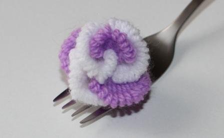 Современная ручная вышивка | Простой трюк с вышивкой цветов с помощью вилки | Шерстяной цветок✔️ смотреть онлайн