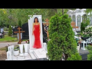 Необычные, удивительные и просто красивые памятники на могилах Троекуровского кладбища.