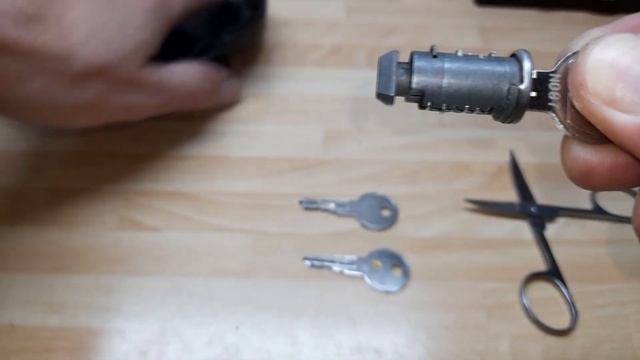 How to remove THULE core lock without master key from clamp base roof Rack смотреть онлайн