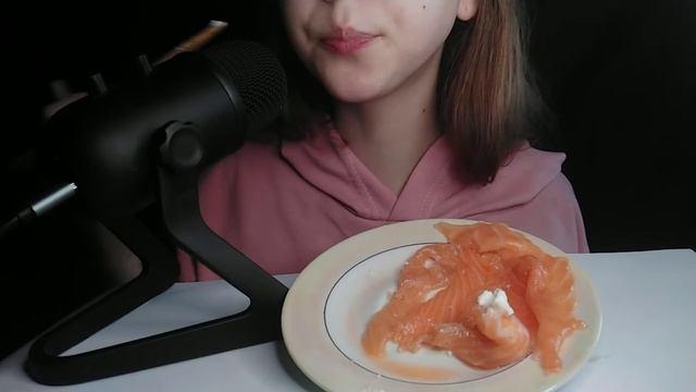 АСМР ? ИТИНГ ЛОСОСЯ ? СЁМГА | ASMR | EATING SALMON