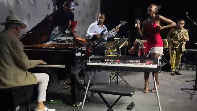 Yatra-Ta - Tania Maria - performed by Jonn Reyna Cuarteto featuring Viktoria Vennice смотреть онлайн