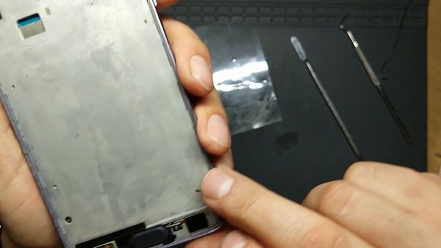 Замена дисплейного модуля на Samsung SM-J400F смотреть онлайн
