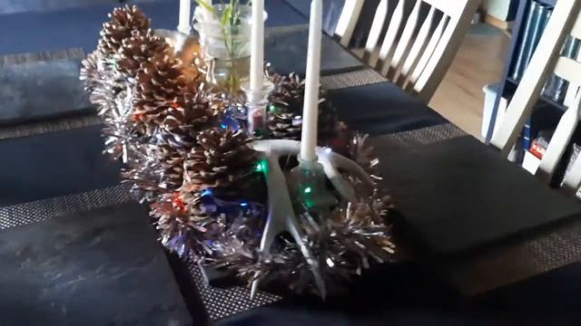 "It's supposed to be jolly, with mistletoe and holly...and other things ending in olly" смотреть онлайн