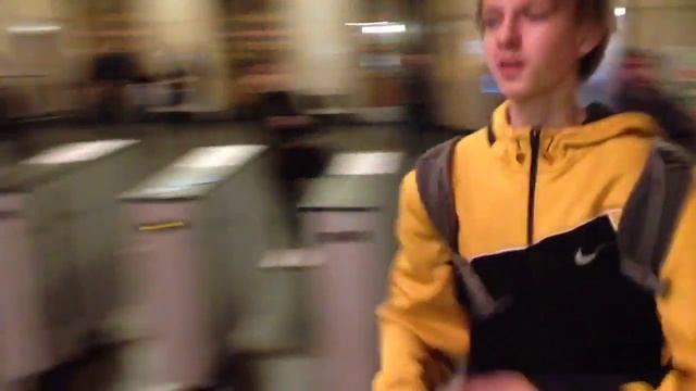 Метро, турникеты, после трени смотреть онлайн