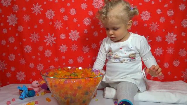 Ищем сюрпризы в шариках орбиз Ищем сюрпризы игрушки Challenge surprise toys unboxing Orbeez surpris смотреть онлайн