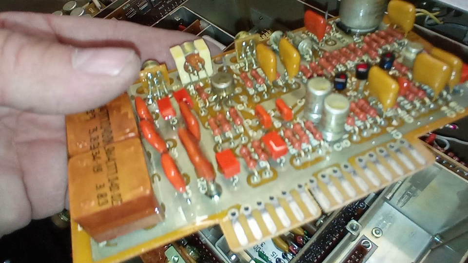 Довольно редкий прибор В1-9. Внутри него прямо "гора" ценных радиодеталей с драгметаллами. смотреть онлайн