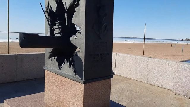Набережная. Памятник тюленю спасшего многие жизни. смотреть онлайн