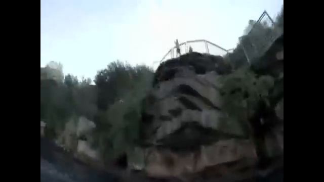 Man Jumps off Cliff, Lands Next to Great White смотреть онлайн