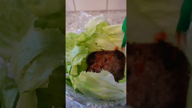 Keto low calorie burger and fried egg 🍔 смотреть онлайн