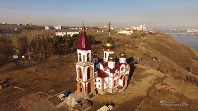 Церковь на Красивом берегу в Академгородке г.Красноярска, аэросъемка с квадрокоптера смотреть онлайн