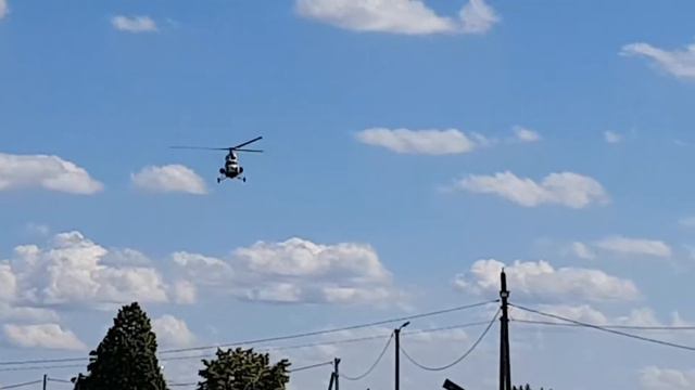 Взлёт и посадка вертолёта Ми-2