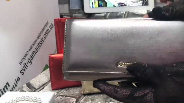 Кошелёк выполнен из натуральной кожи смотреть онлайн