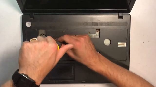 Acer EMachines E732G Разборка для чистки от пыли