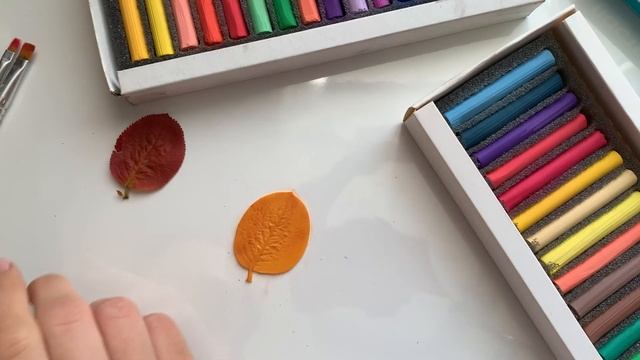 Листик из полтиной глины. Урок для новичков. Тонирование сухой пастелью