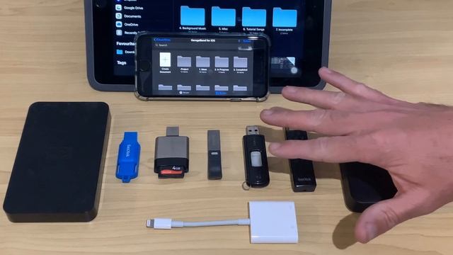 How to use USB drives with and iPhone or iPad смотреть онлайн