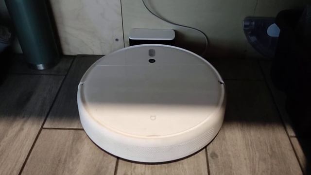 выключается робот пылесос сяоми (xiaomi). проблема в плате, копеечный ремонт. смотреть онлайн