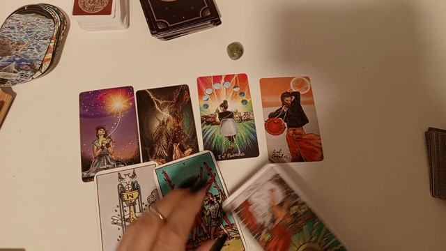 Sta osoba za koju ste zainteresovani misli-oseca kada ste vi u pitanju. Tarot citanje смотреть онлайн