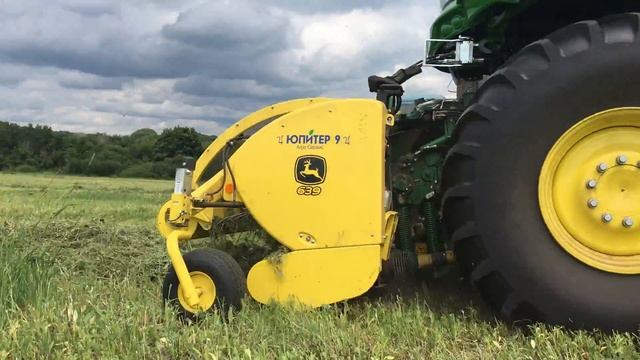 Кормоуборочный комбайн John Deere 8300 смотреть онлайн