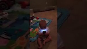 Ребёнок плачет из- за телефона