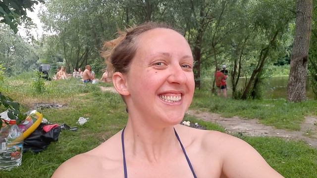 Идем ПЕРВЫЙ РАЗ КУПАТЬСЯ!) Поход на речку! смотреть онлайн
