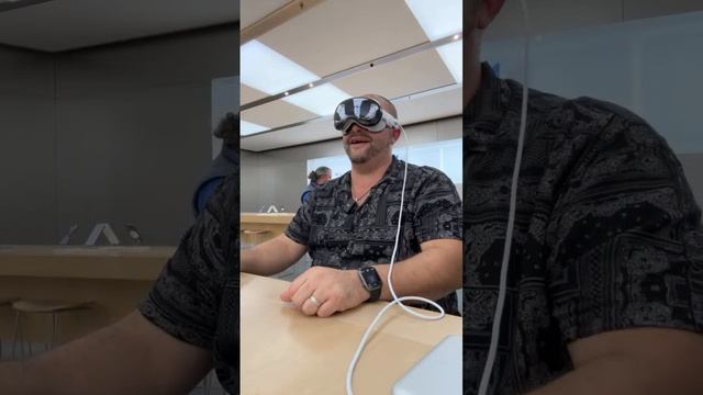 Demo the Apple Vision Pro at the Apple Store 2/2 6pm EST смотреть онлайн