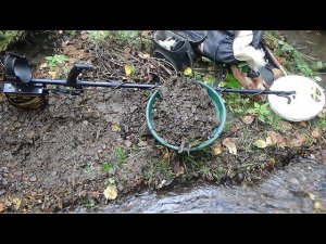 Поиск золотых самородков в ручье металлоискателем!!!