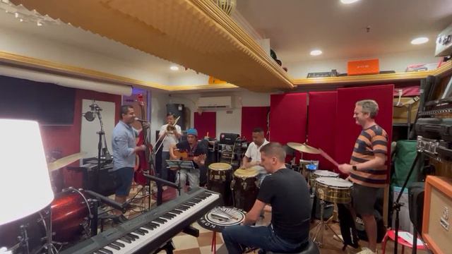 Moliendo café - Erick Martinez & Banda Orbita #trescubano #corvannbases #soncubano смотреть онлайн