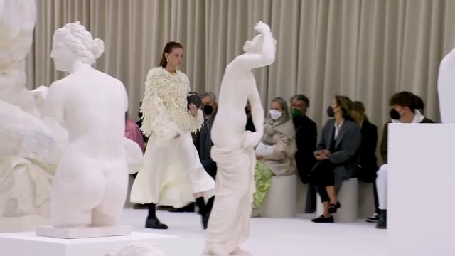 Jil Sander Мода в Милане Осень 2022 Зима 2023 / Одежда, сумки и аксессуары смотреть онлайн