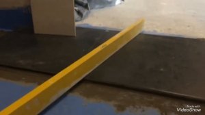 Плиточный стык пола и стены.