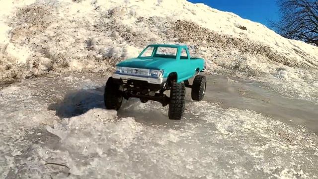 Axial SCX24 - Toyota #hilux Sr5  - Snow Crawl & Cruise