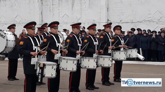 Крутое шоу барабанщиков Тверского СВУ смотреть онлайн