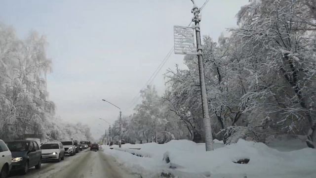 Оттепель в Барнауле. Деревья покрыты клочьями белого пушистого снега. Зимняя сказка смотреть онлайн