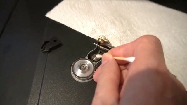 Cleaning the inside of a vintage CD laser Mechanism.(Phillips CDM1MKII) part 1. смотреть онлайн