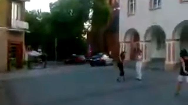 Парень помог своему другу сбежать смотреть онлайн