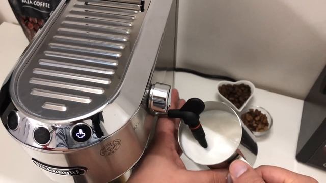 أسهل طريقة لتبخير الحليب لعمل اللاتيه أو الكابتشينو بماكينة القهوة ديلونجي ديدكا смотреть онлайн