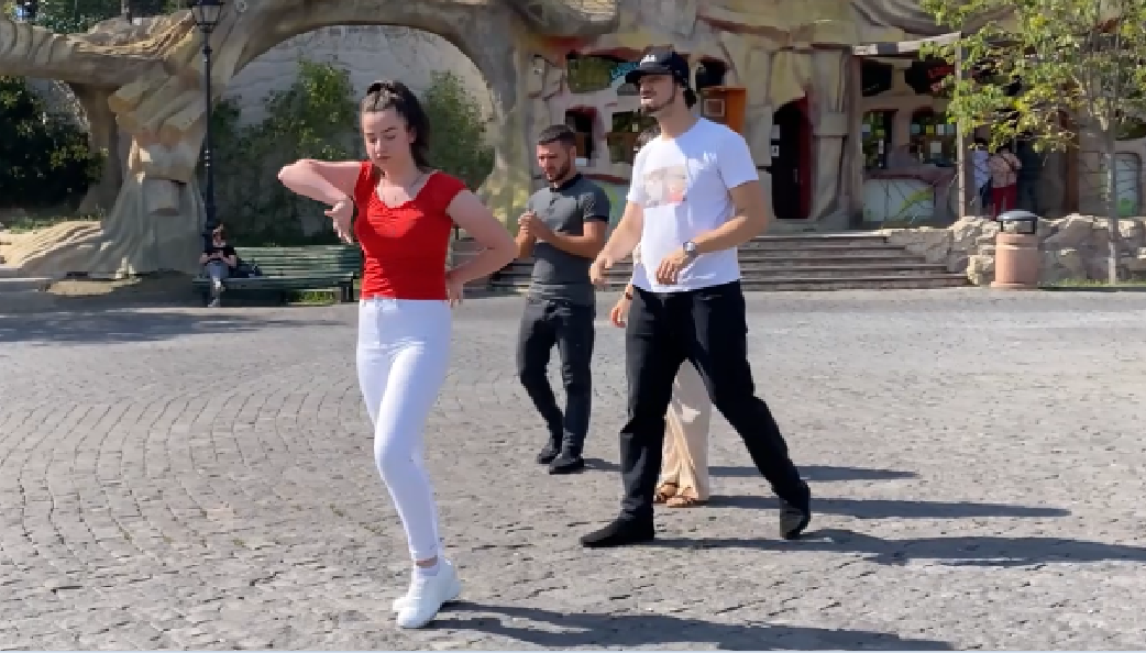 Девушка Танцует Очень Супер В Парке Мтацминда В Тбилиси Лезгинка 2022 Туфли Муфли Чеченская ALISHKA смотреть онлайн