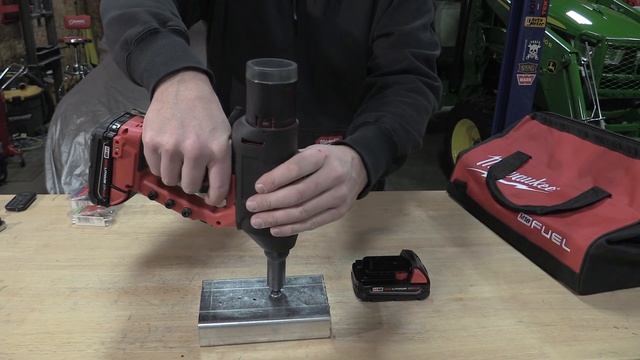 Milwaukee M18 FUEL 1/4" Blind Rivet Tool Review w/ONE-KEY For 3/16”, 7/32”, 1/4”, and 9/32” 2660-2 смотреть онлайн