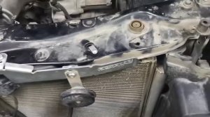 Установка замка капота на автомобиль Toyota Camry