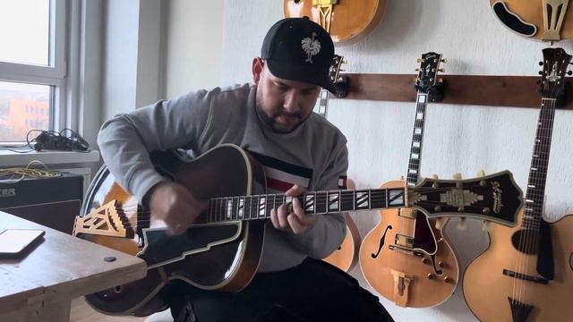 1947 D’Angelico New Yorker Special Smeily Adler смотреть онлайн