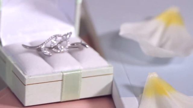 Брошь из серебра SOKOLOV с фианитами 94040068 смотреть онлайн