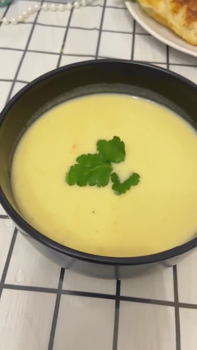 Сырный крем-суп из бюджетных ингредиентов. Дешевый и вкусный обед. Рецепт сырного супа #еда #рецепты смотреть онлайн