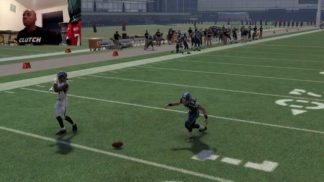 Can Marshawn Lynch Break a Tackle and Throw a 99 yard HB Pass to Russell Wilson? Madden 16 Gameplay смотреть онлайн