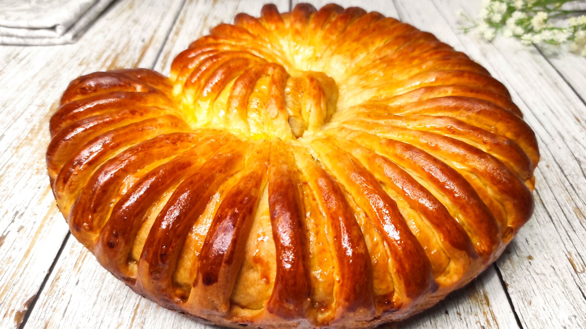 ПИРОГ _УЛИТКА_ из дрожжевого теста! Дрожжевой ПИРОГ с вареной СГУЩЕНКОЙ! смотреть онлайн