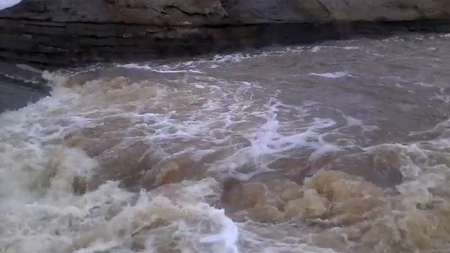 Сброс воды, дамба Быдыпи 29.04.2017 Рыбалка Балезино. смотреть онлайн