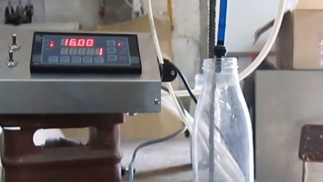 Розлив молока в стеклянные и ПЭТ бутылки Полуавтоматическая установка розлива смотреть онлайн