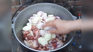 Баранина в  казане в собственном соку с овощами